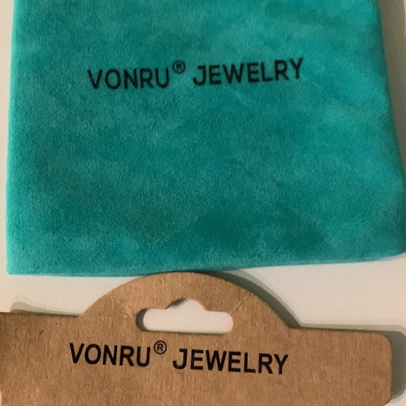 3 Vonru crystal and bead stretch bracelets - Picture 7 of 8